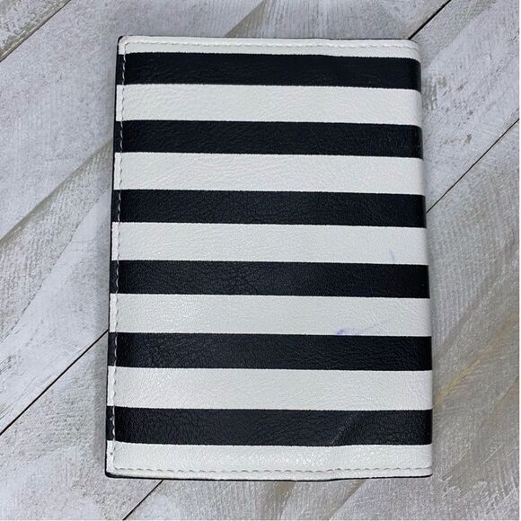 Guess adventure awaits passport cover holder - Picture 2 of 6